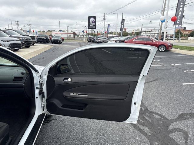 Photo of 2008 Summit White Pontiac G5
