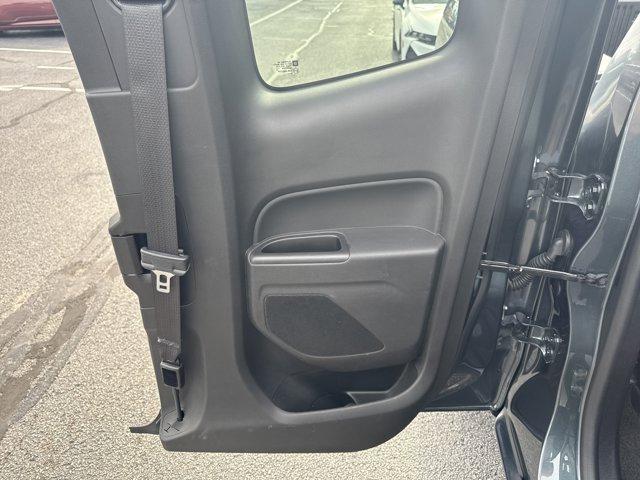 Photo of 2015 Cyber Gray Metallic Chevrolet Colorado