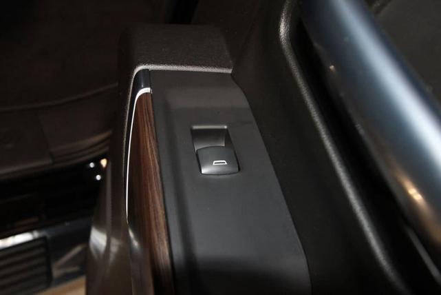 Photo of 2021 Onyx Black GMC Sierra 1500