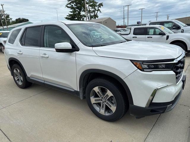 Photo of 2023 Platinum White Pearl Honda Pilot