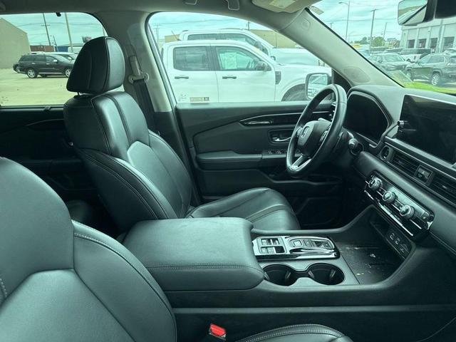 Photo of 2023 Platinum White Pearl Honda Pilot