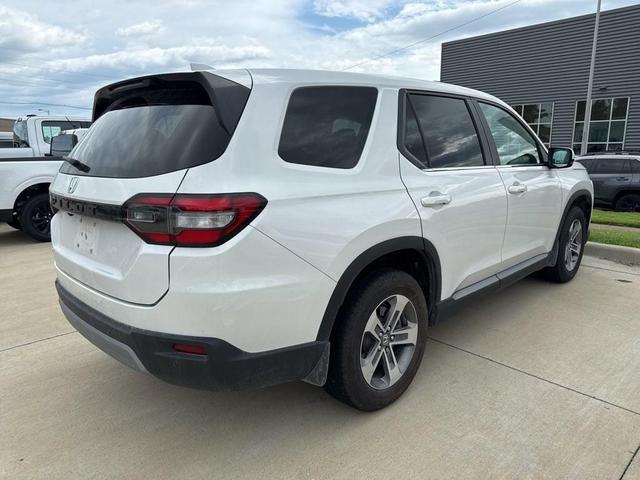 Photo of 2023 Platinum White Pearl Honda Pilot