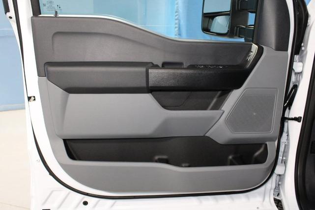 Photo of 2025 Oxford White Ford F-250