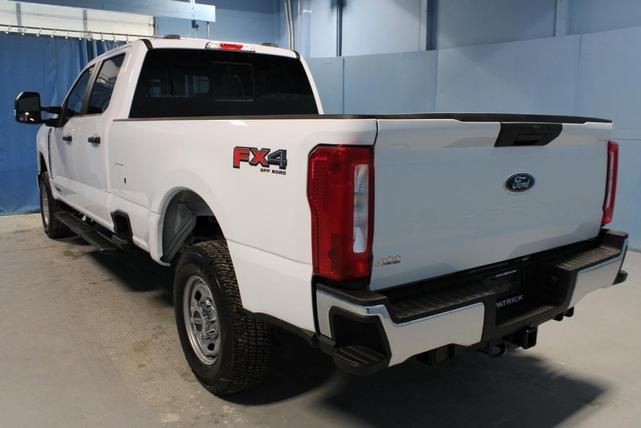 Photo of 2025 Oxford White Ford F-250