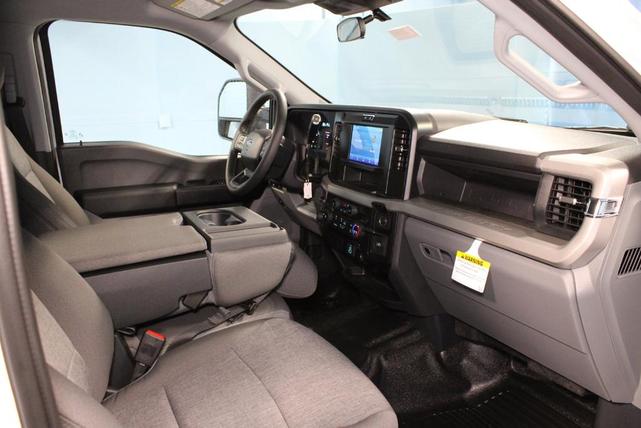 Photo of 2025 Oxford White Ford F-250