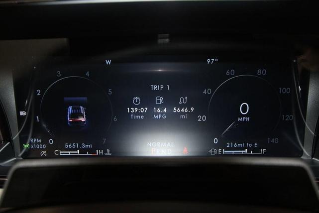 Photo of 2024 Pristine White Lincoln Navigator L