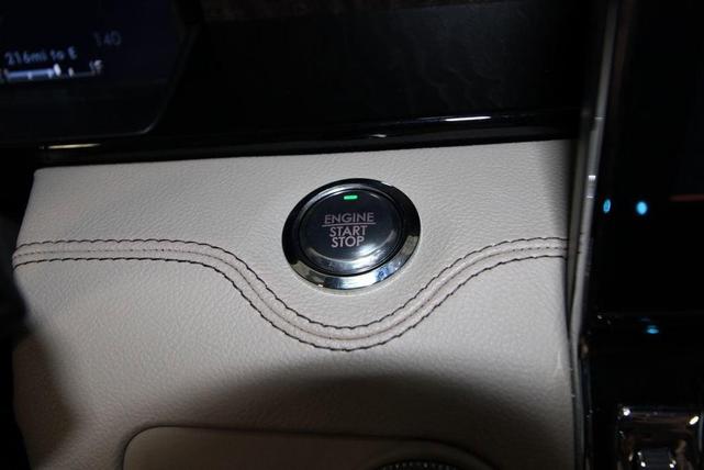 Photo of 2024 Pristine White Lincoln Navigator L