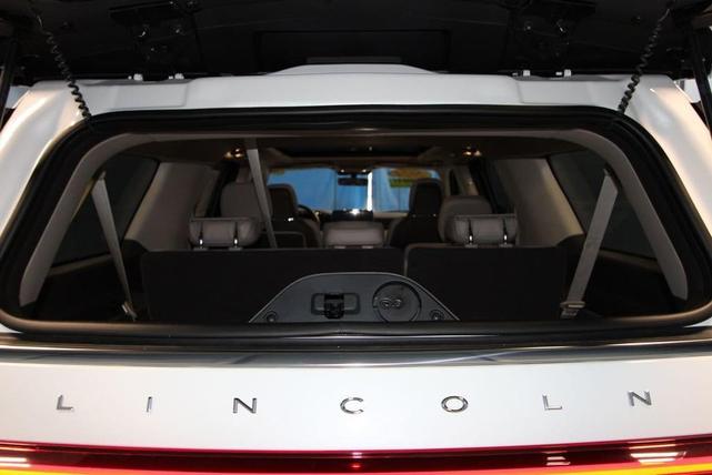 Photo of 2024 Pristine White Lincoln Navigator L