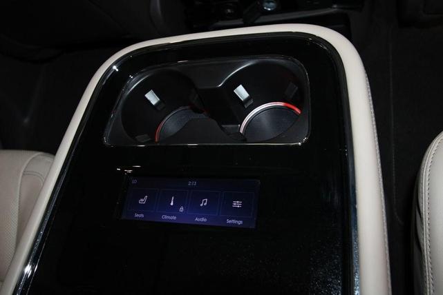Photo of 2024 Pristine White Lincoln Navigator L