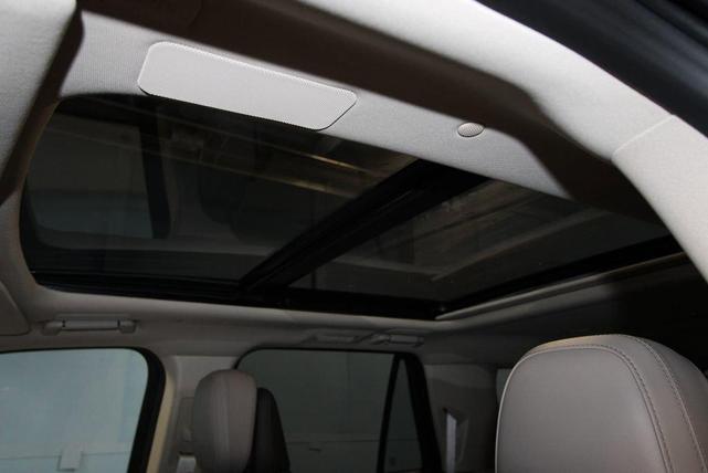 Photo of 2024 Pristine White Lincoln Navigator L