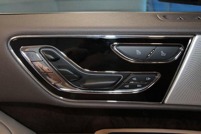 Photo of 2024 Pristine White Lincoln Navigator L