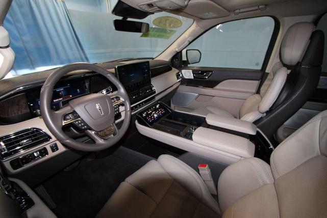 Photo of 2024 Pristine White Lincoln Navigator L