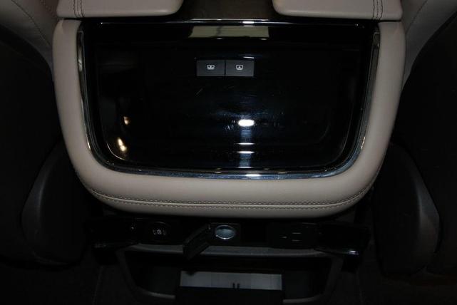 Photo of 2024 Pristine White Lincoln Navigator L