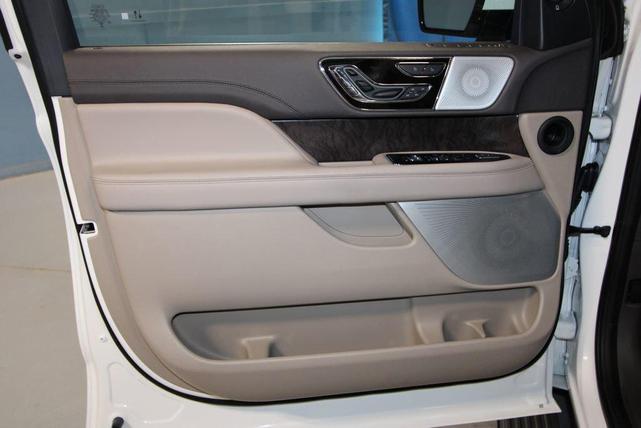 Photo of 2024 Pristine White Lincoln Navigator L