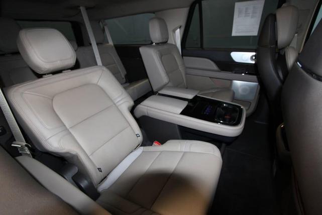Photo of 2024 Pristine White Lincoln Navigator L