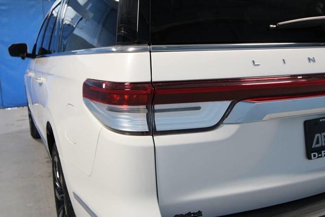 Photo of 2024 Pristine White Lincoln Navigator L