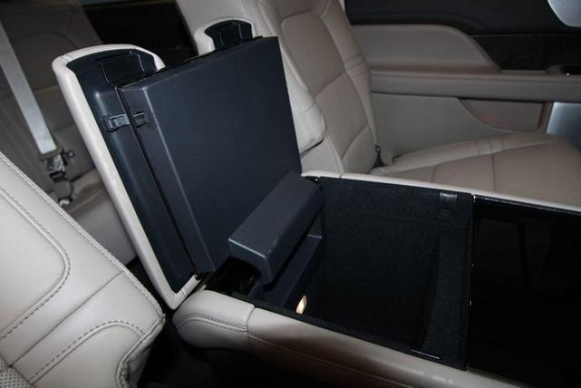 Photo of 2024 Pristine White Lincoln Navigator L