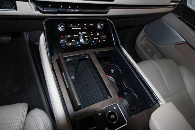 Photo of 2024 Pristine White Lincoln Navigator L