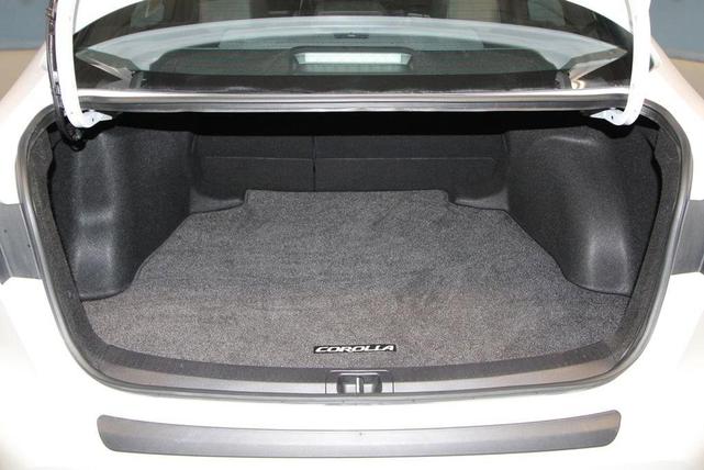 Photo of 2023 White Toyota Corolla