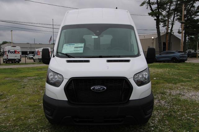 Photo of 2025 Oxford White Ford Transit-350
