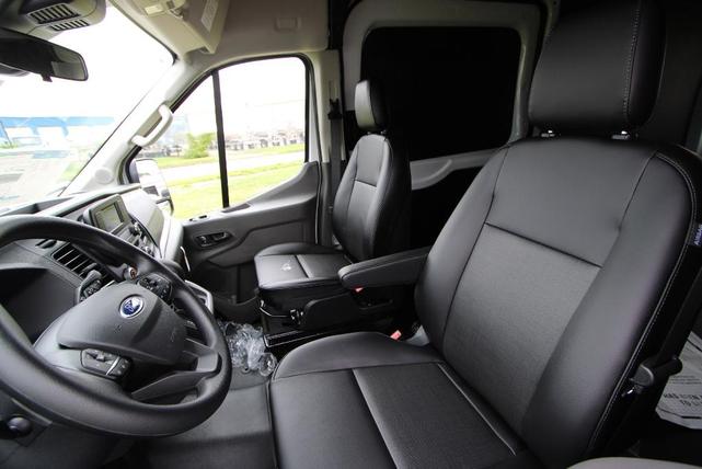 Photo of 2025 Oxford White Ford Transit-350