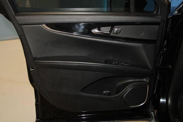 Photo of 2021 Black Lincoln Nautilus