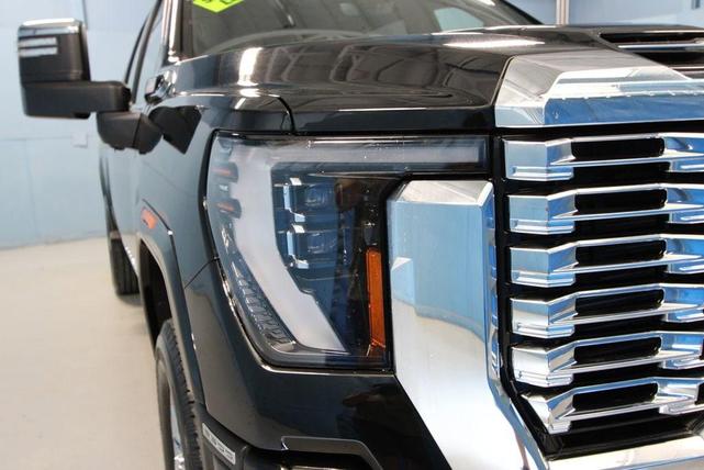 Photo of 2025 Onyx Black GMC Sierra 2500