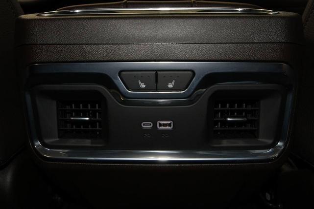 Photo of 2025 Onyx Black GMC Sierra 2500