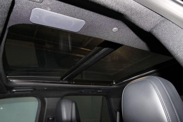 Photo of 2024 White Metallic Lincoln Navigator