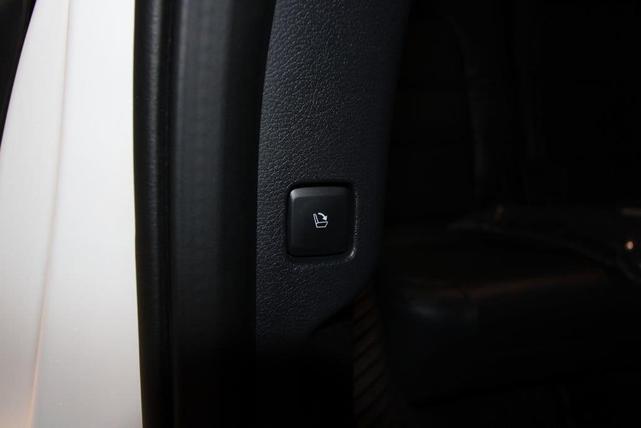 Photo of 2024 White Metallic Lincoln Navigator