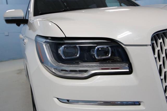 Photo of 2024 White Metallic Lincoln Navigator