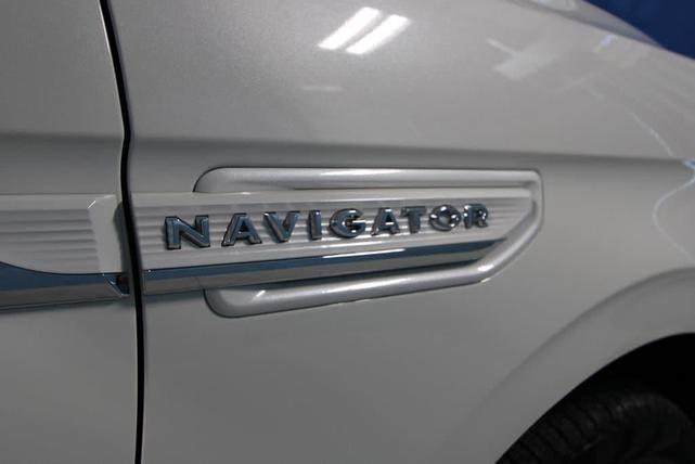 Photo of 2024 White Metallic Lincoln Navigator