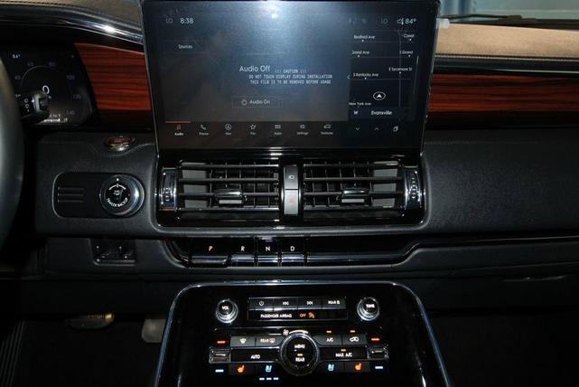 Photo of 2024 White Metallic Lincoln Navigator