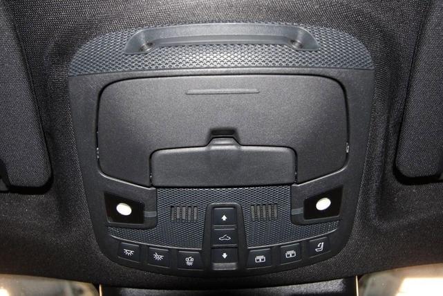 Photo of 2024 White Metallic Lincoln Navigator