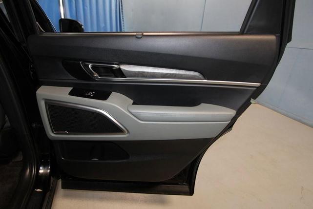 Photo of 2024 Ebony Black Kia Telluride