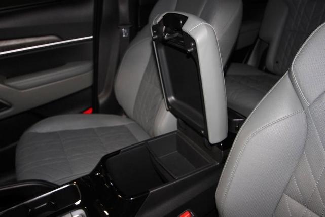 Photo of 2024 Ebony Black Kia Telluride
