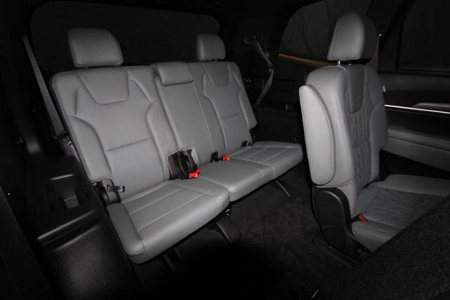 Photo of 2024 Ebony Black Kia Telluride