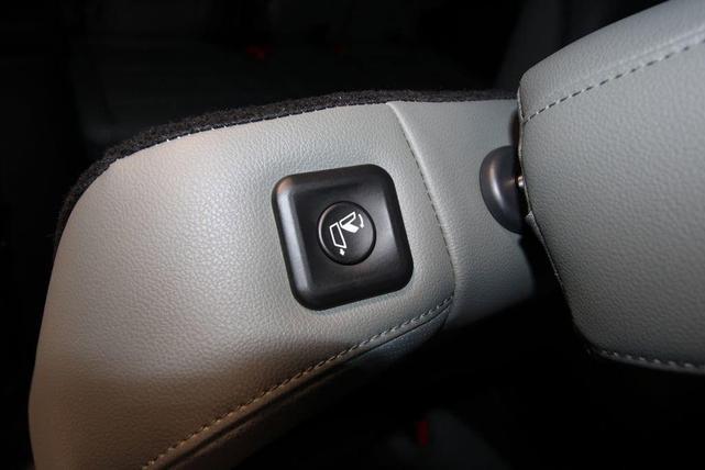 Photo of 2024 Ebony Black Kia Telluride