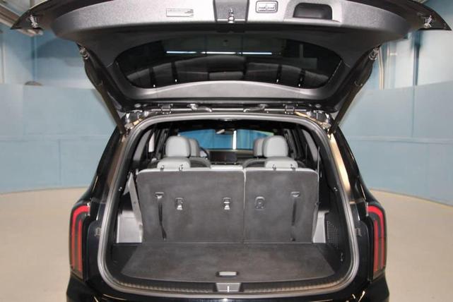 Photo of 2024 Ebony Black Kia Telluride