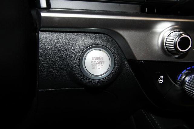 Photo of 2024 Ebony Black Kia Telluride