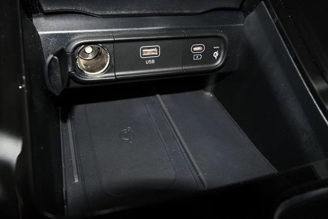 Photo of 2024 Ebony Black Kia Telluride