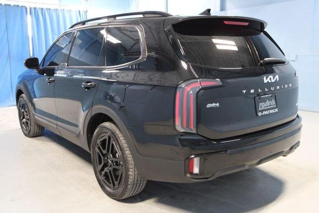 Photo of 2024 Ebony Black Kia Telluride