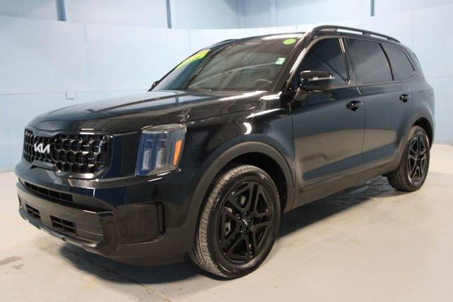 Photo of 2024 Ebony Black Kia Telluride