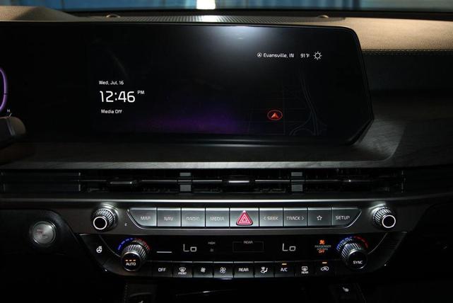 Photo of 2024 Ebony Black Kia Telluride