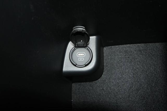 Photo of 2024 Ebony Black Kia Telluride