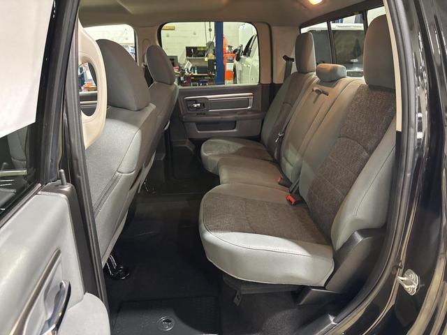 Photo of 2018 Brilliant Black Crystal Pearlcoat RAM 1500
