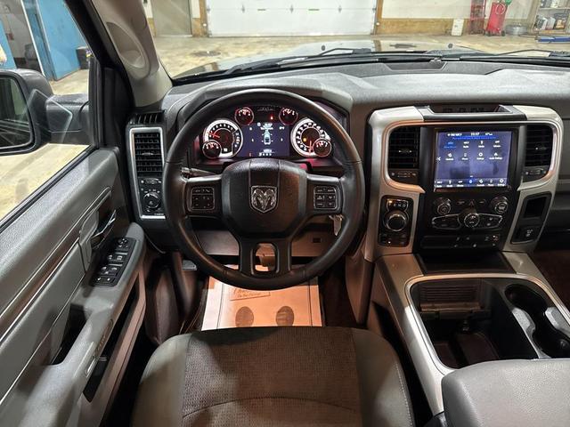 Photo of 2018 Brilliant Black Crystal Pearlcoat RAM 1500