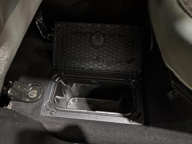 Photo of 2018 Brilliant Black Crystal Pearlcoat RAM 1500