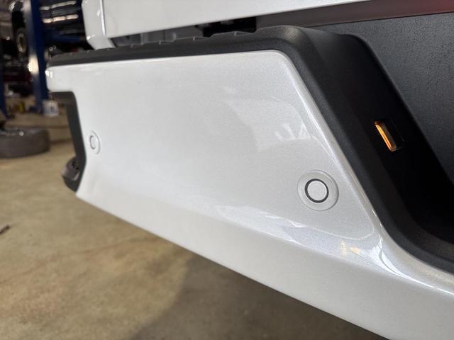 Photo of 2025 White Frost Tricoat GMC Sierra 3500
