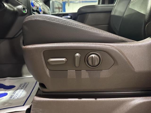 Photo of 2023 White Frost Tricoat GMC Sierra 2500